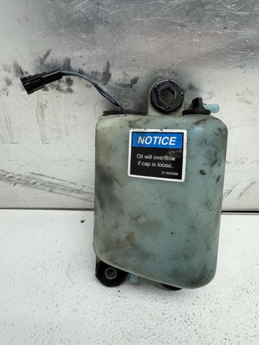Oil reservoir for mercury - oil,